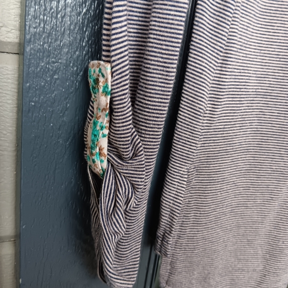 Maison Jules Striped High-Low Blouse with Floral Pattern Size M - Picture 2 of 5